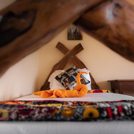 Lake Natron Maasai Giraffe Eco Lodge And Camping Mtowabaga Exterior photo
