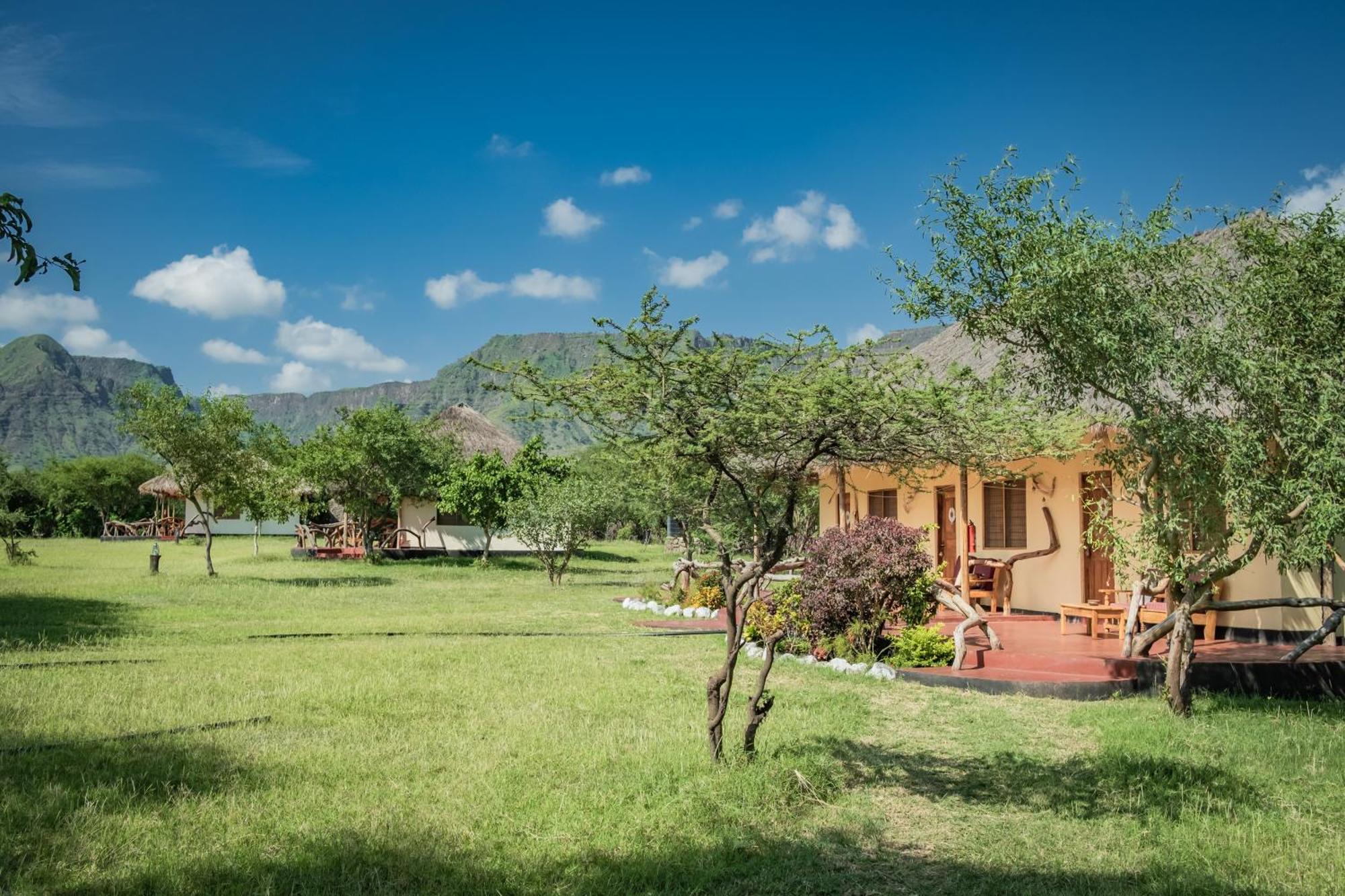 Lake Natron Maasai Giraffe Eco Lodge And Camping Mtowabaga Exterior photo