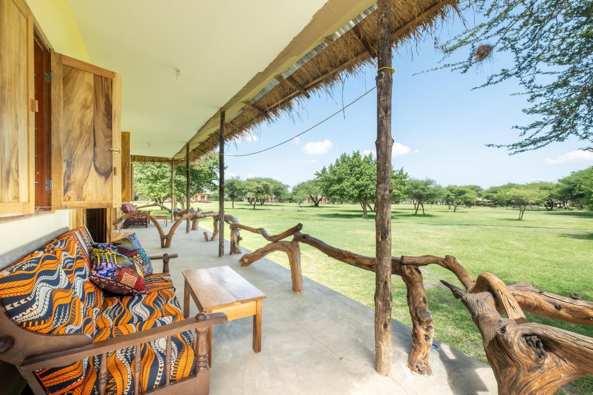 Lake Natron Maasai Giraffe Eco Lodge And Camping Mtowabaga Exterior photo