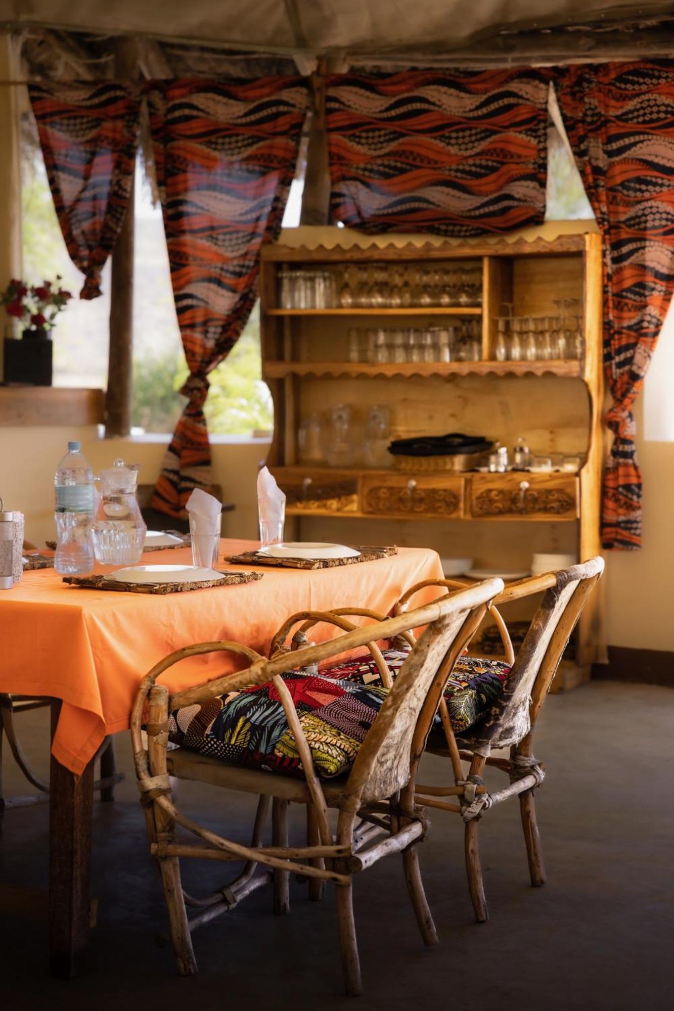 Lake Natron Maasai Giraffe Eco Lodge And Camping Mtowabaga Exterior photo