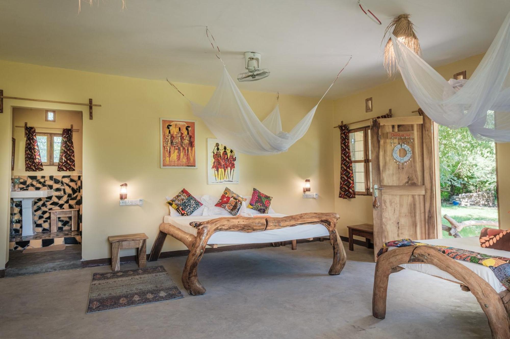 Lake Natron Maasai Giraffe Eco Lodge And Camping Mtowabaga Exterior photo